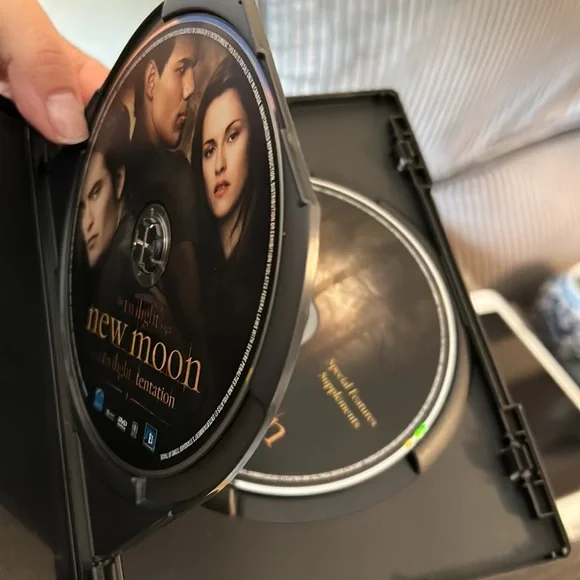 4/$20 NEW MOON dvd - Picture 5 of 5